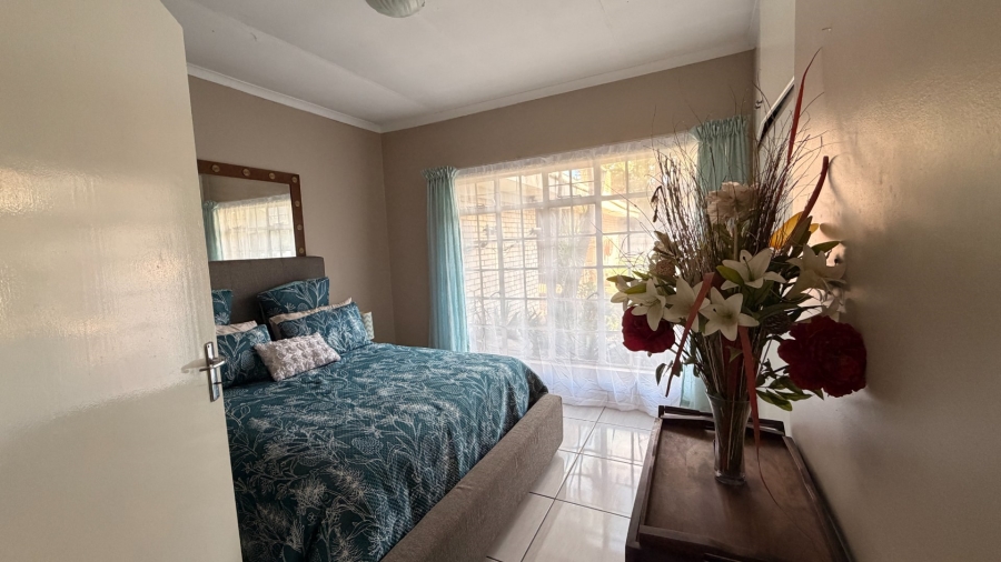 5 Bedroom Property for Sale in Die Bult North West